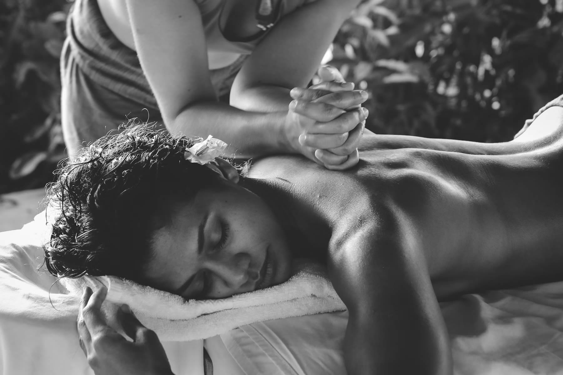 Sessão de massoterapia no Solar Zensorial